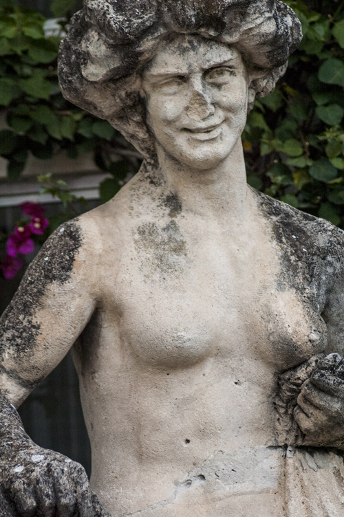 ../Images/Statua-di-donna. Lacco-Ameno.jpg